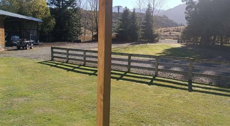 Charming Home with 15 acres of fully fenced land - Photo 4