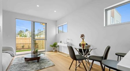 Three Bedrooms in Panmure - Photo 4