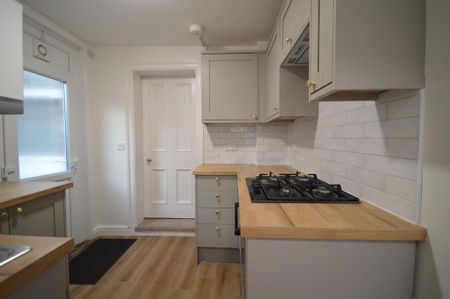 2 bedroom ground floor flat to rent - Photo 4