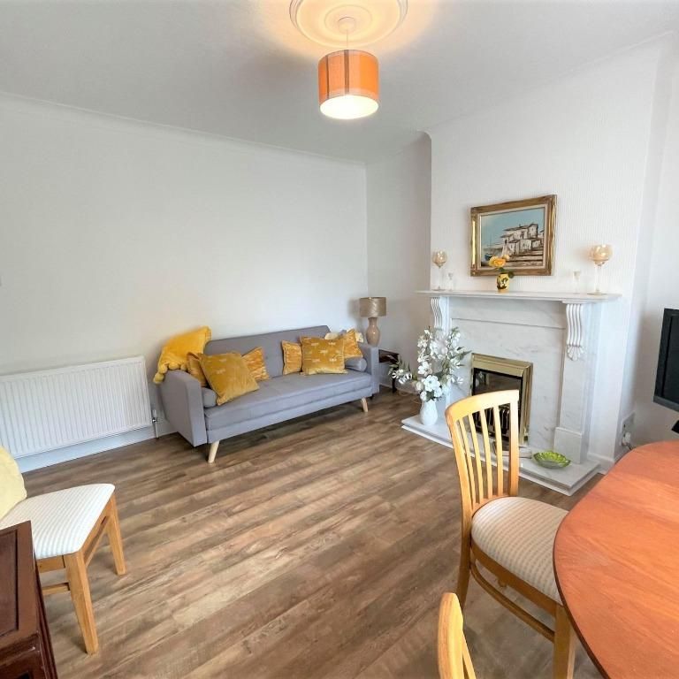 3 bedroom semi-detached house to rent - Photo 1