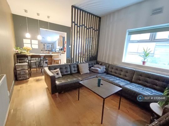 7 bedroom terraced house to rent - Photo 1