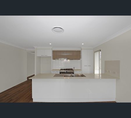 30 Magnetic Way, Springfield Lakes, Qld 4300 - Photo 5