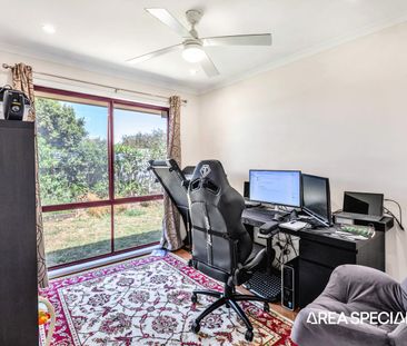 Modern 3-Bedroom Home with Multiple Living Areas & Solar! - Photo 4