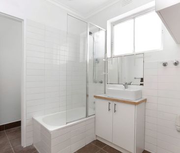 Convenient Glenroy Living - Photo 3