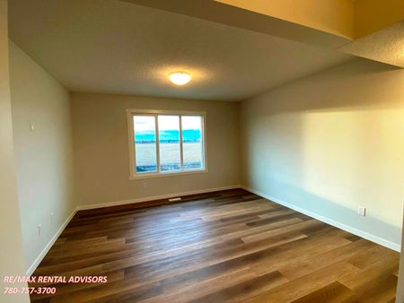 487 Desrochers Boulevard Southwest - Photo 2