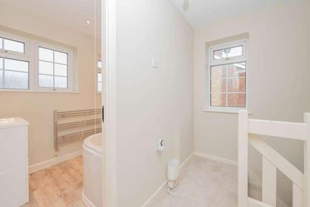 Blenheim Avenue, Faversham, ME13 - Photo 3