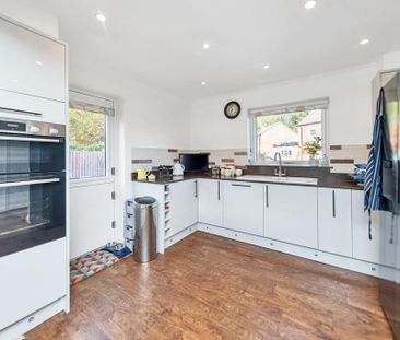 2 bedroom detached bungalow to rent - Photo 3