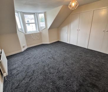 3 bedroom flat to rent - Photo 4