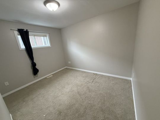 Rutland Bright 1 Bedroom + Den In-law Suite – Available December 1 - Photo 1