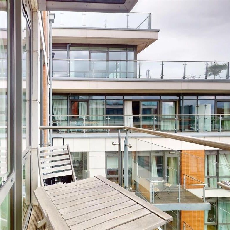 2 Bed Flat, Dickens Yard, W5 - Photo 1