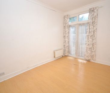 5 Bed Terraced House, Byron Avenue, E12 - Photo 6