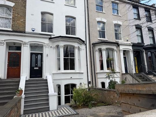 Lovely light bright room near London Fields - Photo 1