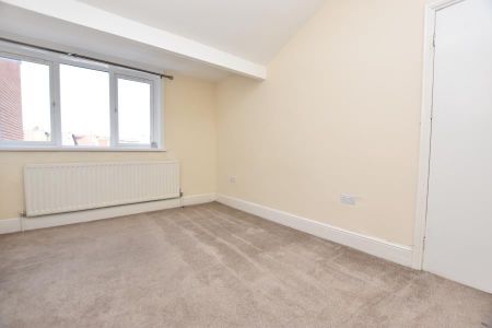 3 bedroom maisonette to rent - Photo 3