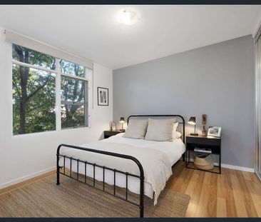 Furnished or Unfurnished: Sunny Corner 2-Bed Near Dee Why Beach - Photo 3