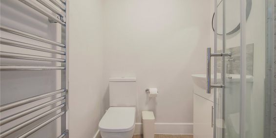 Rosemary Crescent, Guildford, Surrey, GU2 9XL - Photo 3