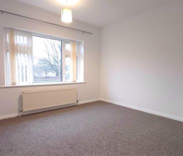 Lonsdale Avenue, Doncaster - Photo 3