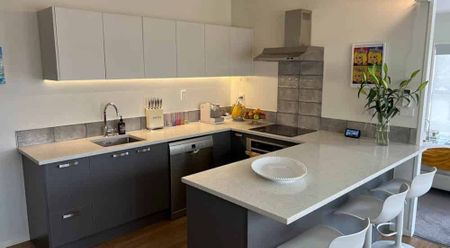 Modern Two-Bedroom Retreat in Prestigious St Heliers - Photo 2