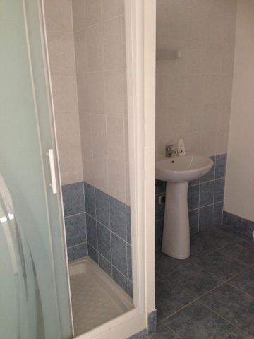 Location Appartement 2 pièces 36m² ST MAXIMIN LA STE BAUME 83470 - Photo 4