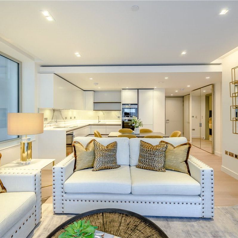 A newly built 3 bedroom apartment available furnished or unfurnished. The building has a plethora of amenities including a cinema, 24 hour concierge, swimming pool and gym. - Photo 1