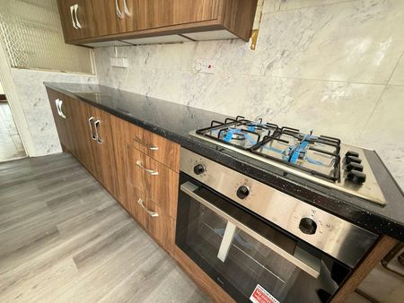 Terraced House to rent on - Photo 2
