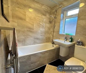 1 bedroom in a house share to rent - Photo 2