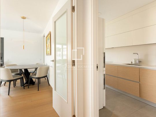 Excellent 4 Bedroom apartment with 25m² terrace for rent in Poblenou, Barcelona - Photo 1