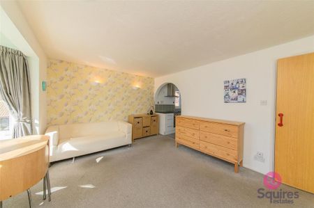 Studio to rent - Photo 2