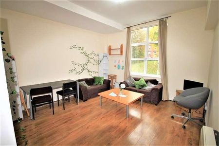 Dene House Court, Near University, Leeds, LS2 - Photo 2