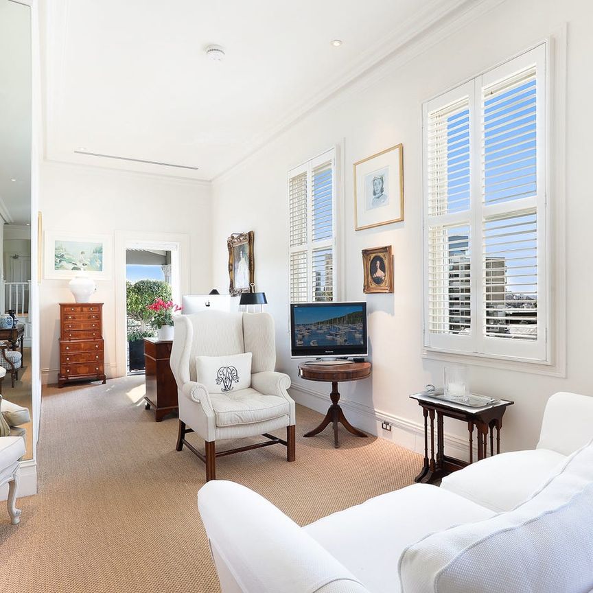 North facing apartment on top floor with Harbour bridge views & car parking - Photo 1