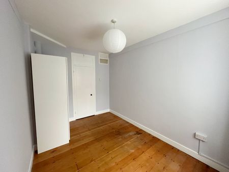 3 Bed Flat, Greenleaf Close, SW2 - Photo 5