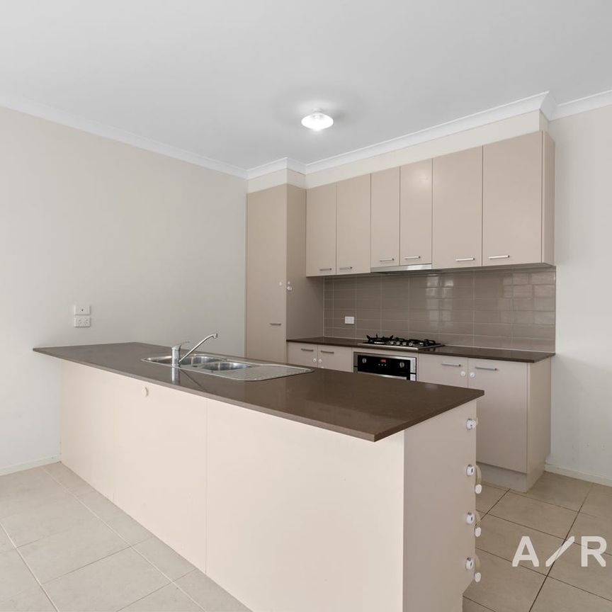 Spacious 4 Bedroom House in Mernda - Photo 1
