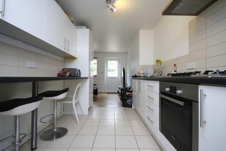 5 bedroom flat to rent - Photo 5