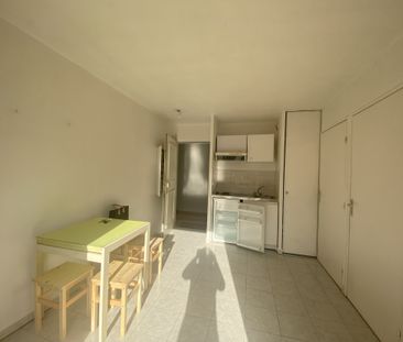 Location Appartement 1 pièce 21m² NICE 06300 - Photo 1