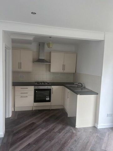 2 bedroom semi-detached house to rent - Photo 5