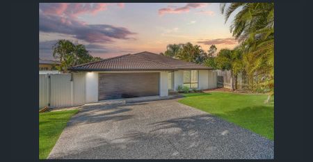 🌟 Spacious Family Home with Pool & Multiple Living Areas in Somerton Ridge! 🌴 - Photo 2