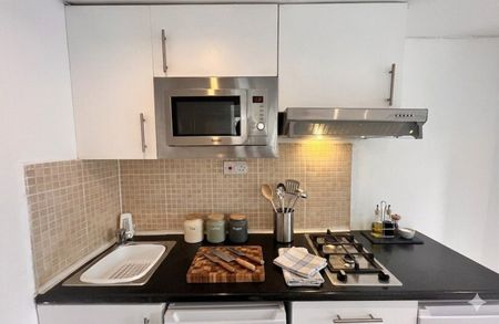 Studio Flat, Montrell Road, SW2 - Photo 2