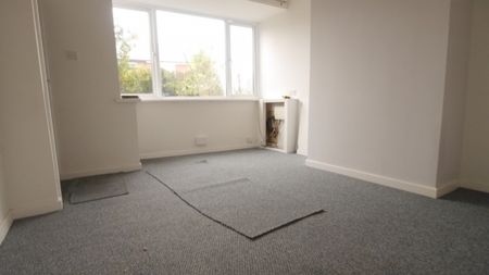 3 Bedroom Terraced House - Photo 4