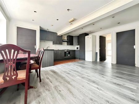 1 bedroom in a house share to rent - Photo 4