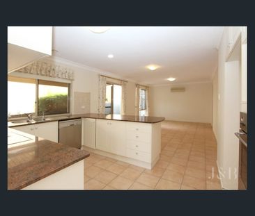 Double-Story 4-Bedroom House in the Heart of Aspley - Photo 4