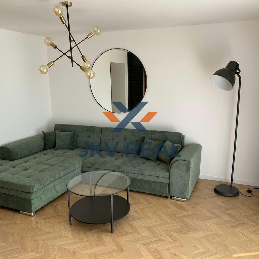 ✨ LUXUSNÉ BÝVANIE V SRDCI MICHALOVIEC – 2-IZBOVÝ BYT S BALKÓNOM, PARKOVANÍM A VEĽKÝM SKLADOM – Fotografia 1