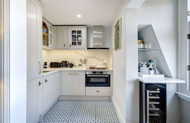 An Excellently Presented One-Bedroom Apartment in the Heart of St. James's. - Photo 1