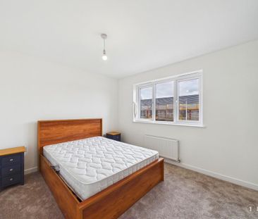 3 bedroom semi-detached house to rent - Photo 5