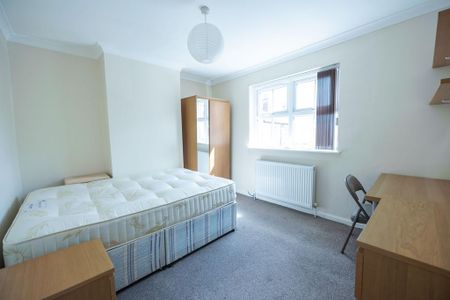 4 bedroom terraced house to rent - Photo 2