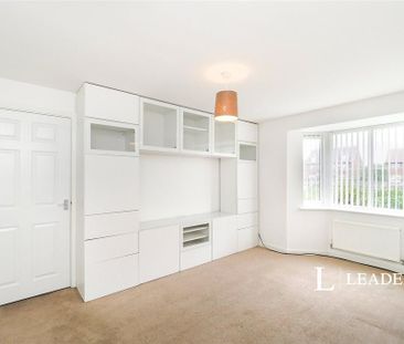 4 bedroom detached house to rent - Photo 3
