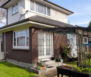 Family home in Lincoln! - Photo 5