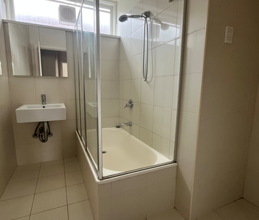 Unit 5, 13 Hartpury Avenue, Elwood, VIC - Photo 5