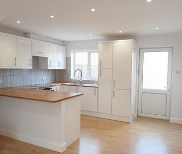 2 bedroom terraced house to rent - Photo 3