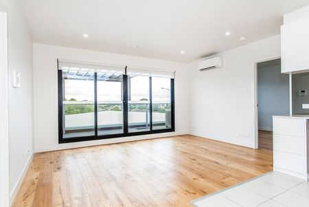 Thinking of selling? Contact our agent - Photo 2