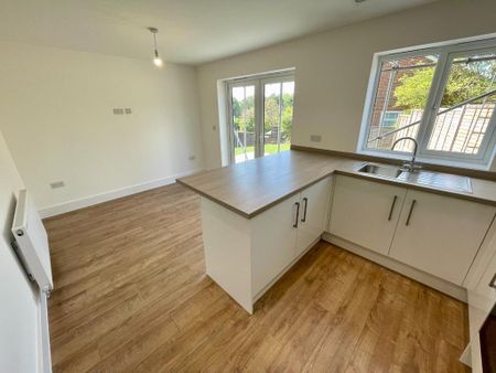 3 bedroom semi-detached house to rent - Photo 3