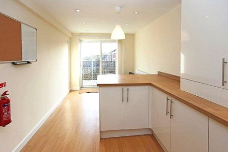 1 bedroom in a house share to rent - Photo 5